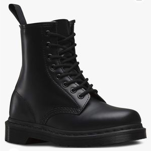 Size USM 7, all black, dr martens